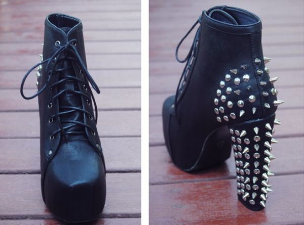 Sapato com spikes